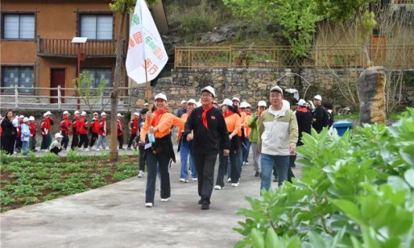 第六届长江三峡（巫山）李花节火热进行中，健康运动项目大受欢迎